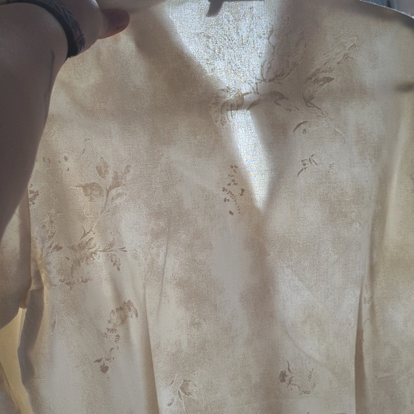 Womens Buttoned Blouse with Subtle Floral Pattern & French Cuffs sz Large - Picture 4 of 8